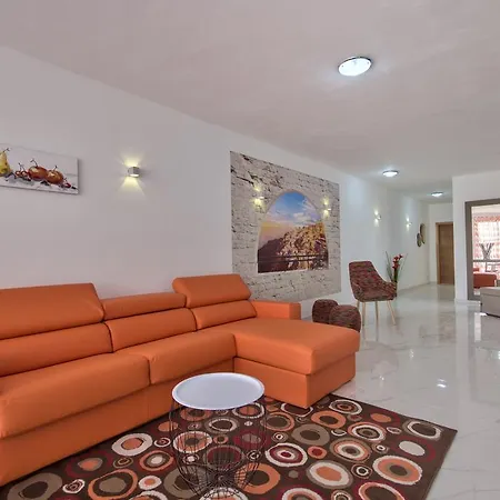 First Class Calleja By G&g San Pawl il-Baħar